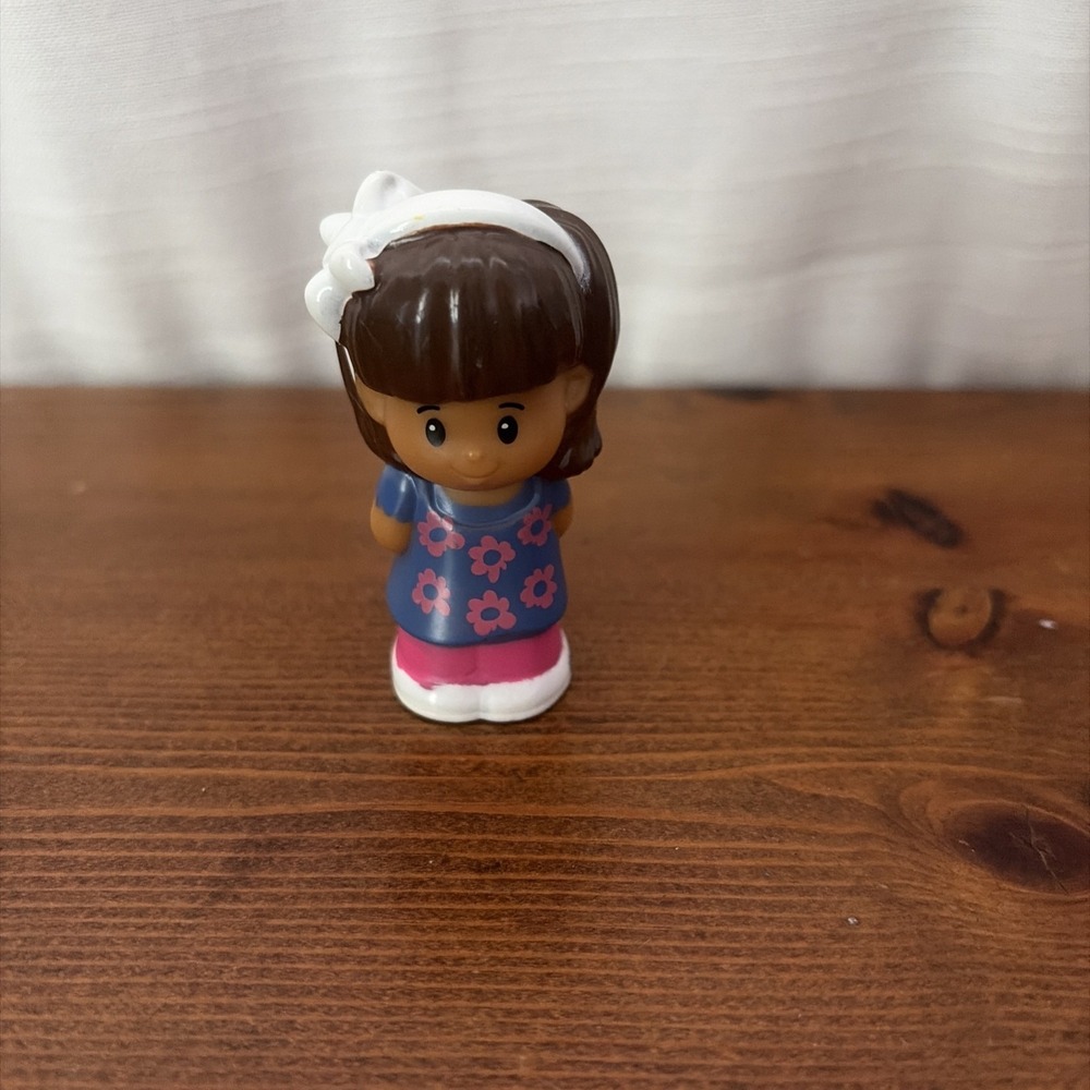 2018 Girl w/ White Bowโ Fisher Price Little People Replacement Brown Hair